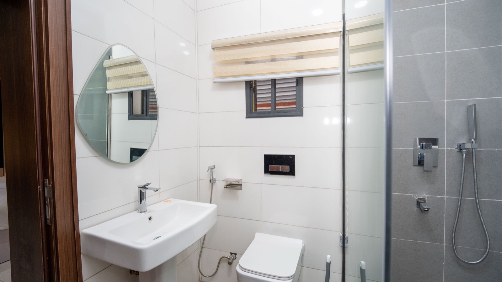 Cholis Residency bedroom 6