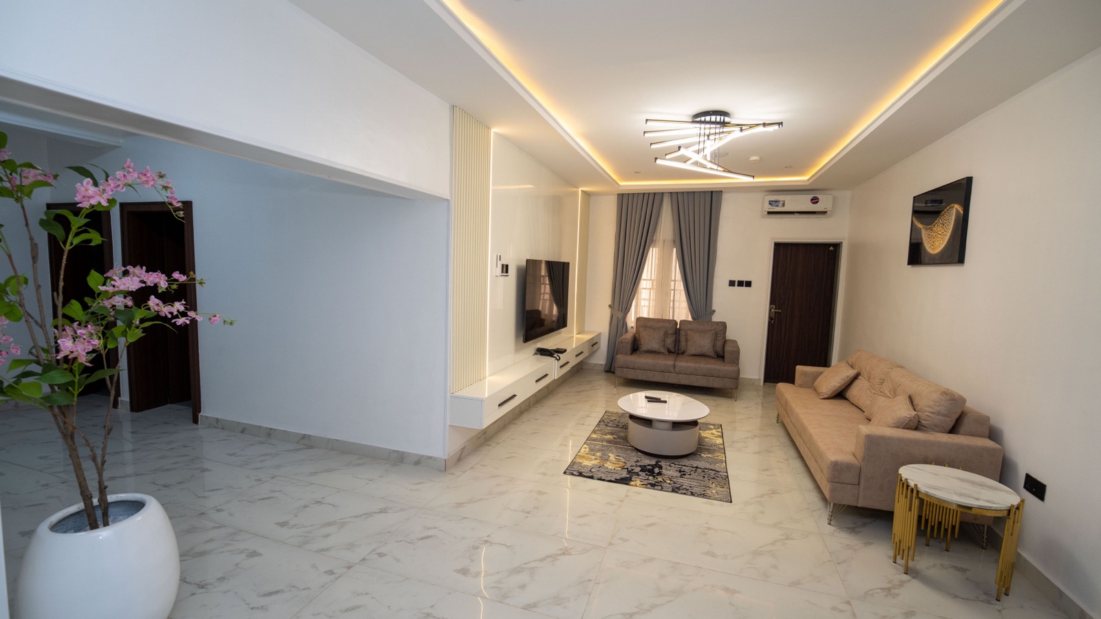 Cholis Residency bedroom 11